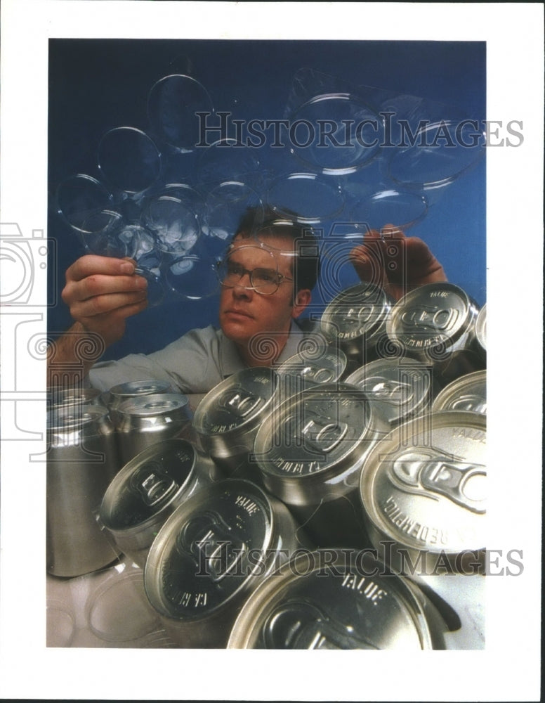 1992 Press Photo Technician Examining Beverage Carrier, Forma-Pack Corporation - Historic Images