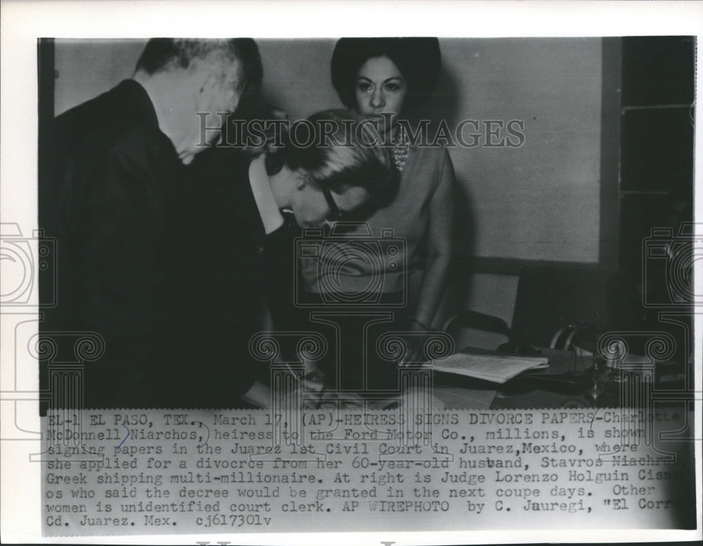 1967 Press Photo Charlotte McDonnell Niarchos signing divorce papers in Mexico - Historic Images