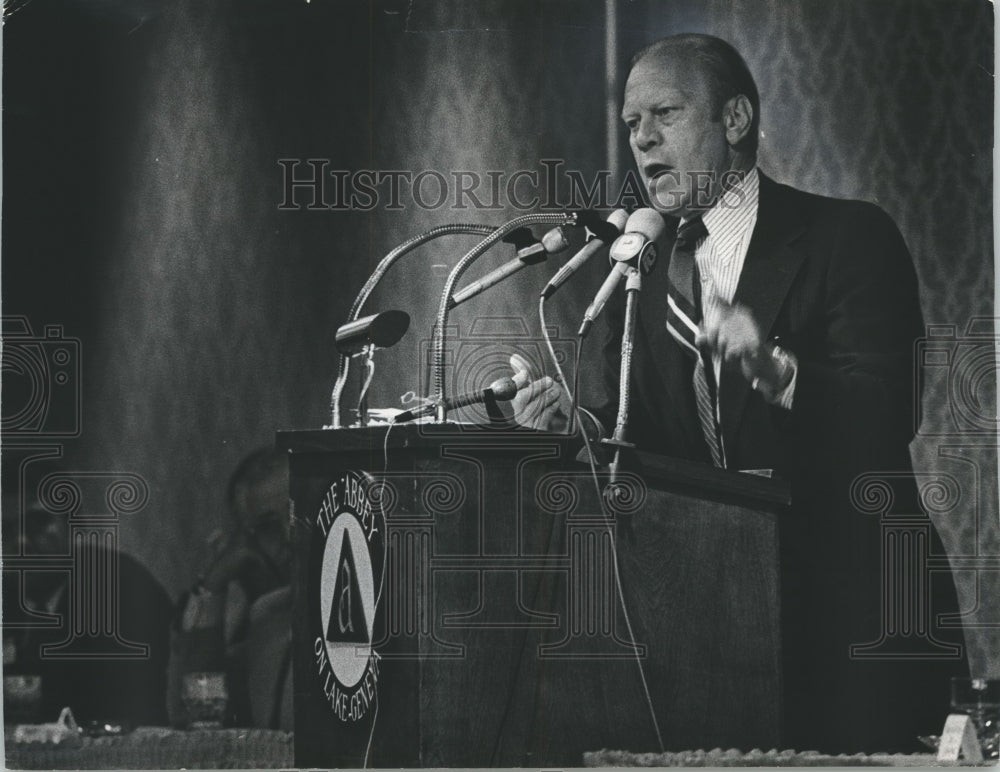 1979 Press Photo Former President Gerald Ford speaks to food dealers convention-Historic Images