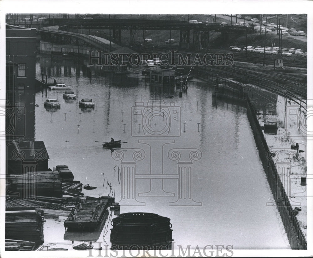 1960 Press Photo Menomonee River Flooding at Falk Corporation Plant In Milwaukee-Historic Images