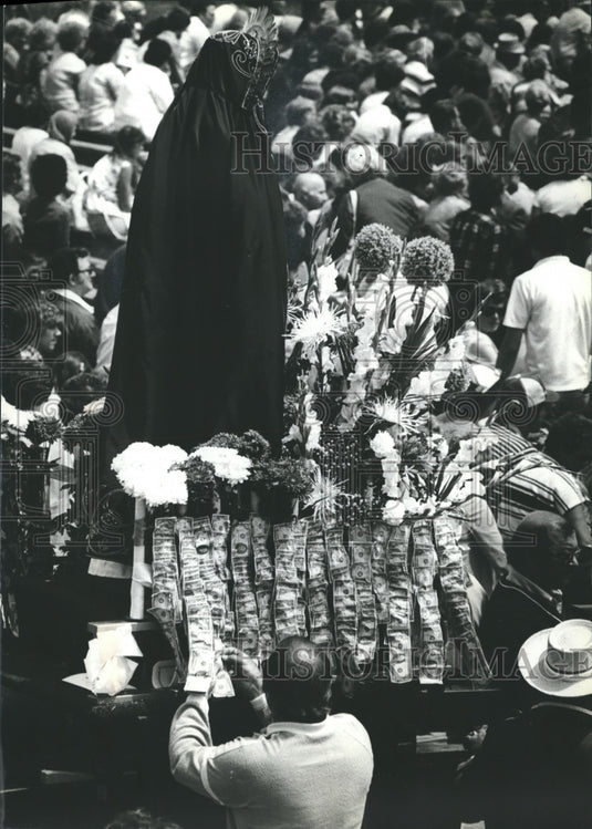 1980 Press Photo Festa Italiana Virgin Mary Statue - Historic Images