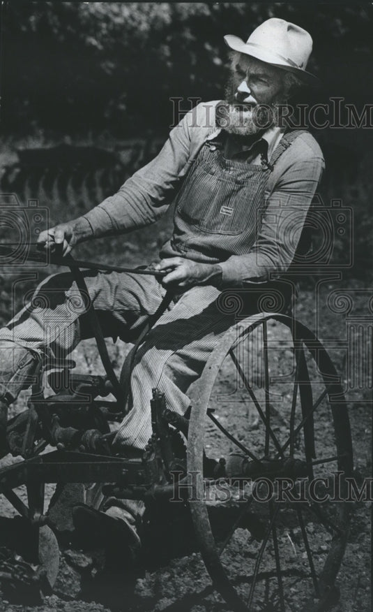 1979 Press Photo Farmer Gould on an old-fashioned plow - Historic Images