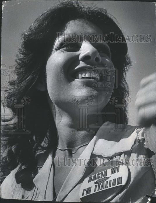 1978 Press Photo Patrizia Mizrachi tours the grounds at Festa Italiana - Historic Images