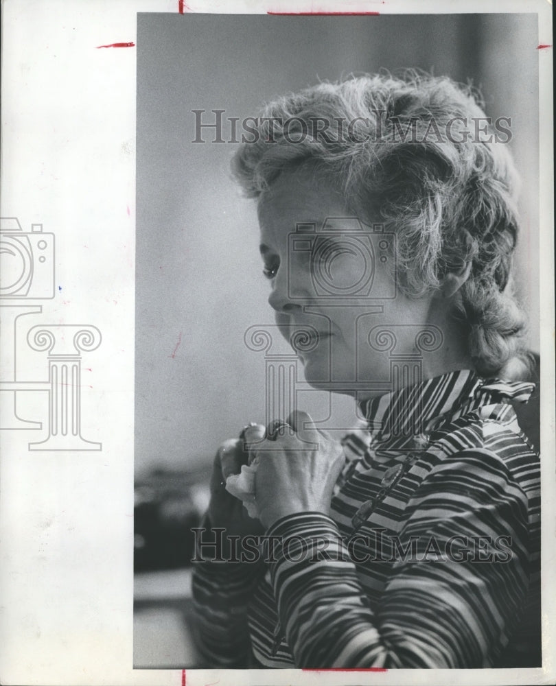 1972 Press Photo Eleanor McGovern has written her life story, &quot;Up Hill.&quot;-Historic Images