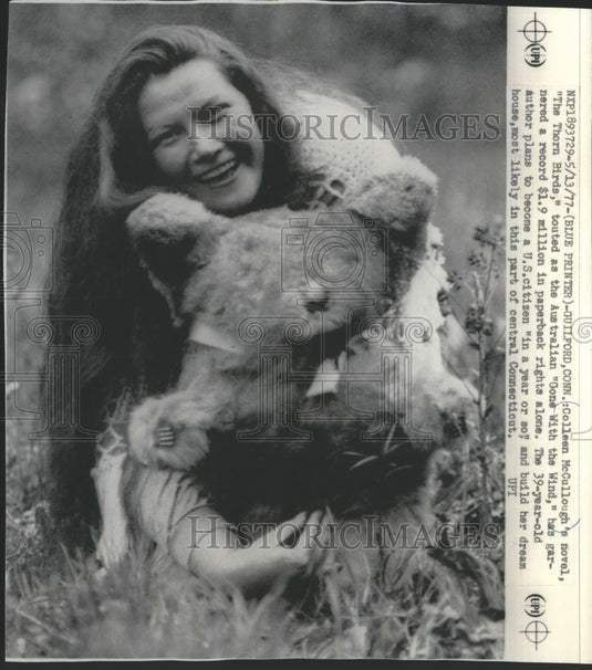 1977 Press Photo Colleen McCullough's posing with teddy bear - mjb13312 - Historic Images