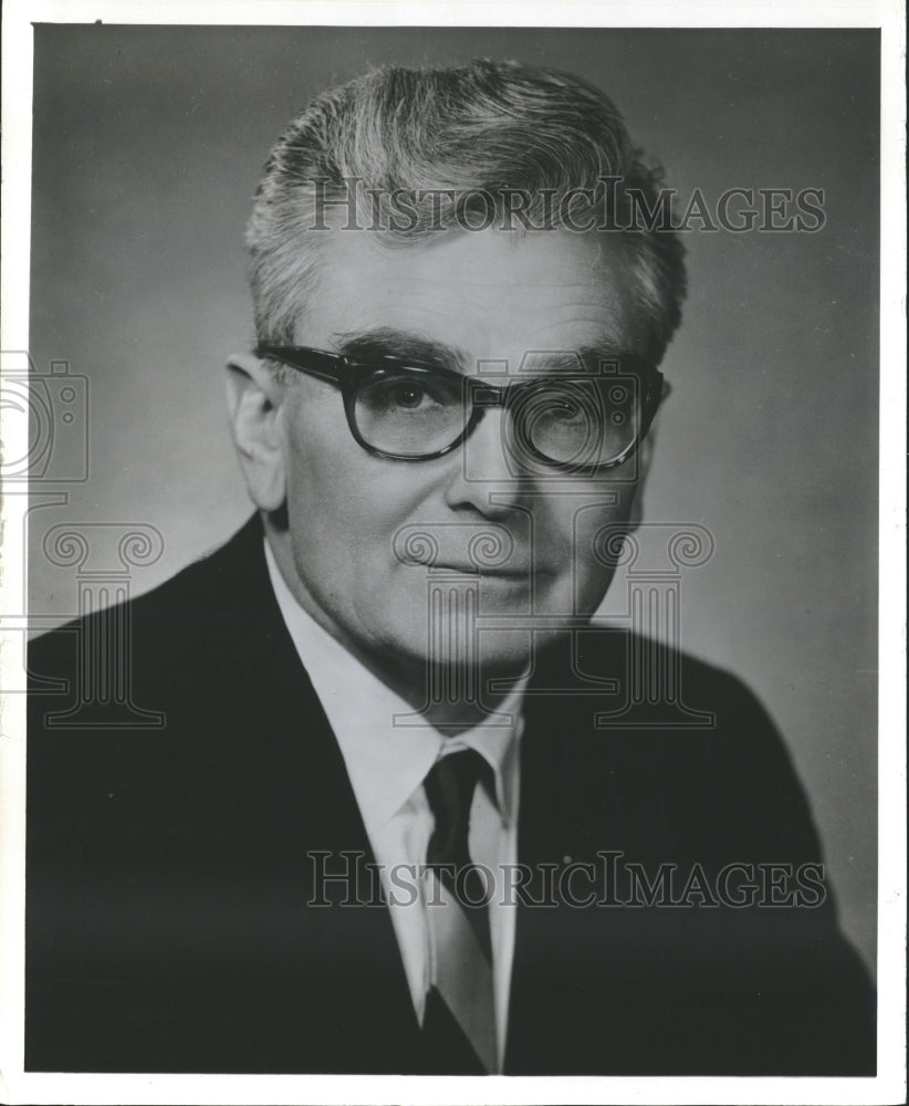 1970 Press Photo William J. McGowan, executive assistant at a firm, Milwaukee. - Historic Images