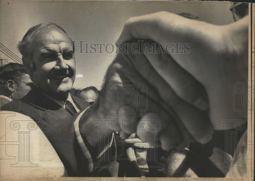 1972 Press Photo Senator George McGovern, campaigning for president in Ohio - Historic Images