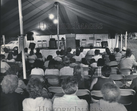 1985 Press Photo Old-Fashioned Revival at McGovern Park Stirs Spiritual Emotions - Historic Images