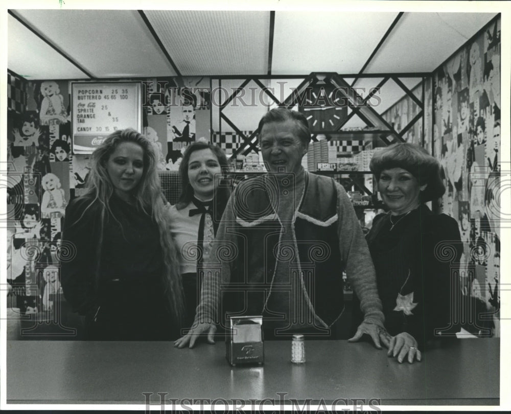 1984 Press Photo Theater at River Falls run by McCulloch family - mjb13774 - Historic Images