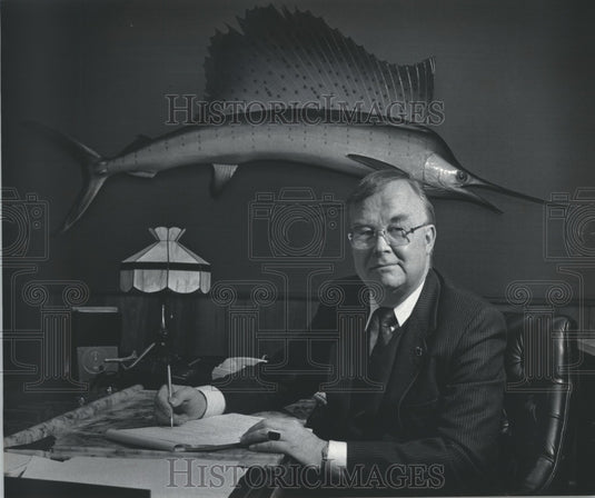 1985 Press Photo Attorney John McClaren in Office in Menomonee Falls, Wisconsin - Historic Images