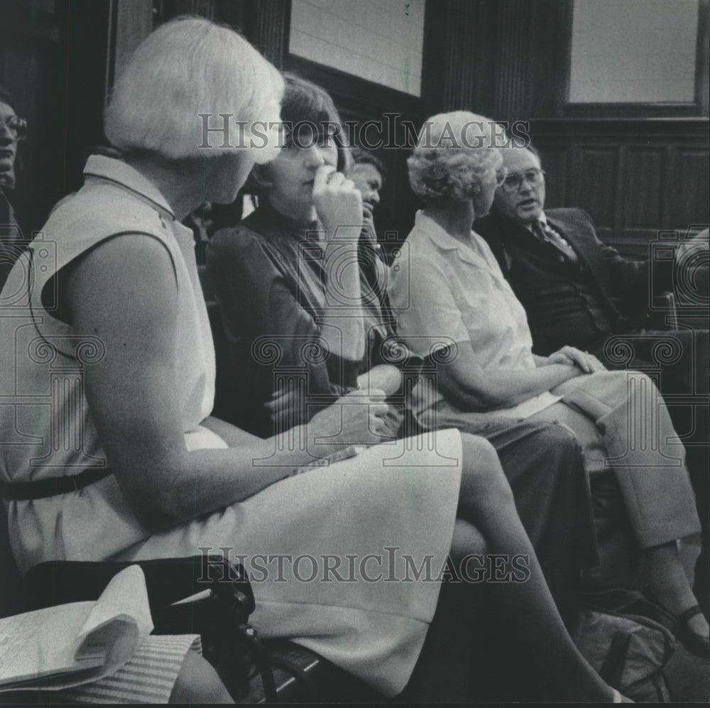 1985 Press Photo Catherine McDonald, wife of Daniel McDonald, in courtroom - Historic Images