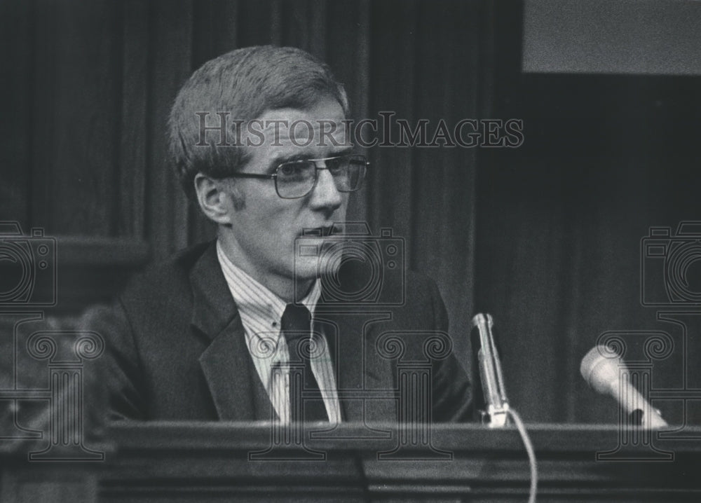 1985 Press Photo Patrick McDonald at the Daniel McDonald trial, Wisconsin - Historic Images