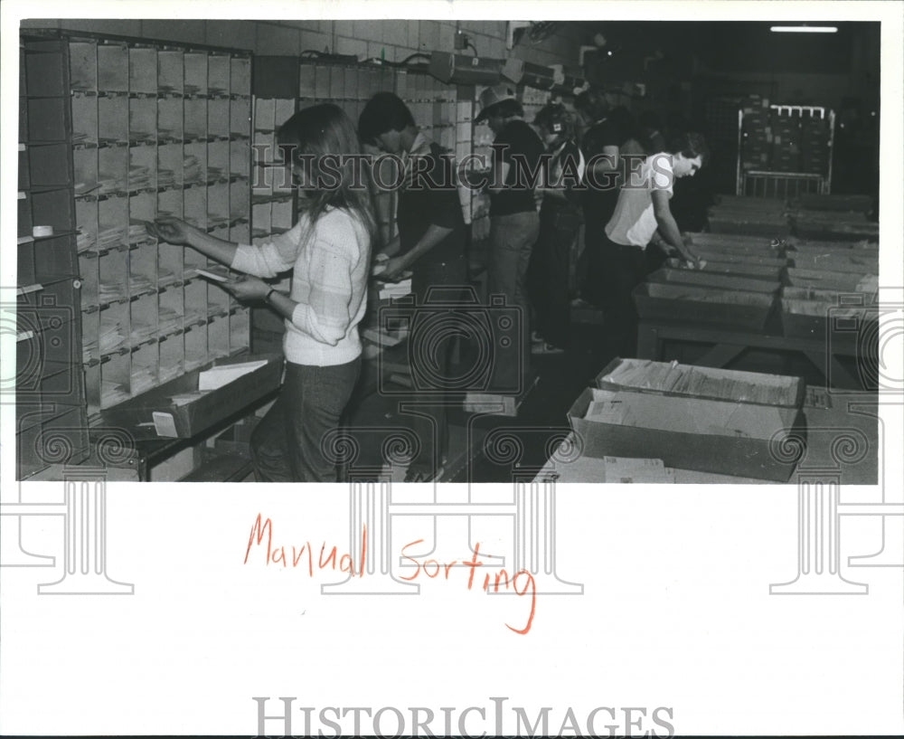 1983 Press Photo MCIC employees slot mail manually, Brookfield Wisconsin - Historic Images