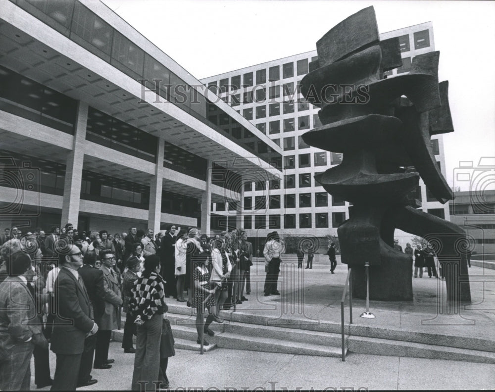 1974 Press Photo Group outside of MGIC, Mortgage Guaranty Investment Corporation-Historic Images