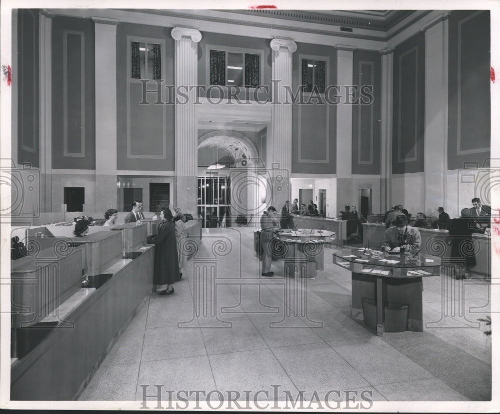 1954 Press Photo Marshall & Ilsley Bank after the remodel, Wisconsin.-Historic Images