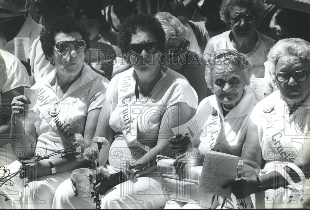 1983 Press Photo Women use programs for fans at Festa Italiana - mjb14221 - Historic Images