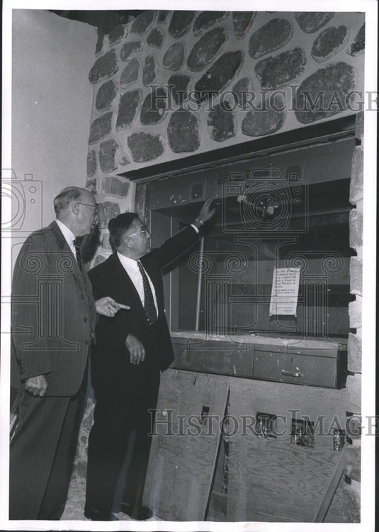 1957 Press Photo Marshall & Ilsley bank installs drive-in windows - mjb14345 - Historic Images
