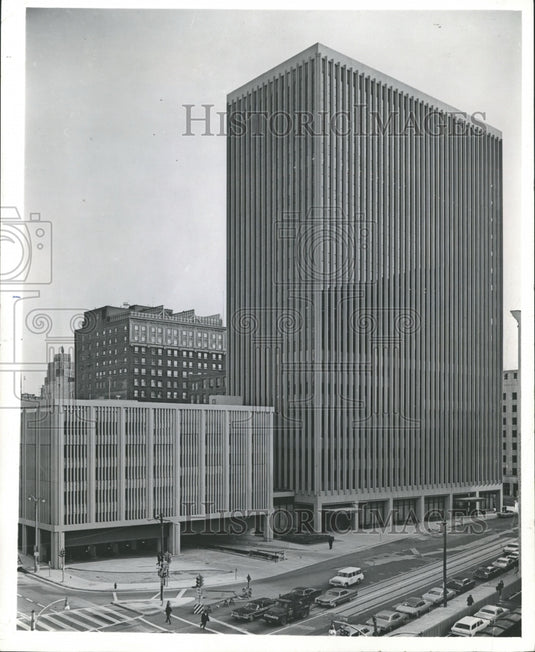 1968 Press Photo Marshall & Ilsley bank, gracing the city's skyline - mjb14351-Historic Images