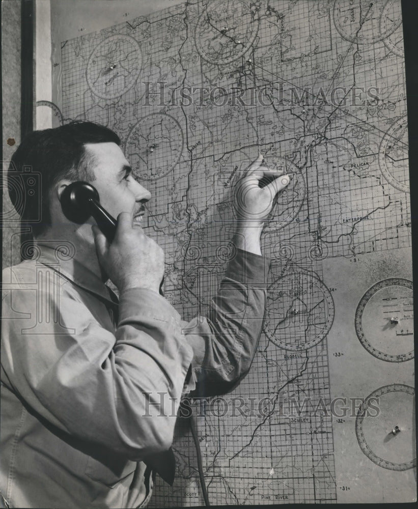 1940 Press Photo F.M. Burke Uses a Protractor Map to Locate Reports of Fires-Historic Images