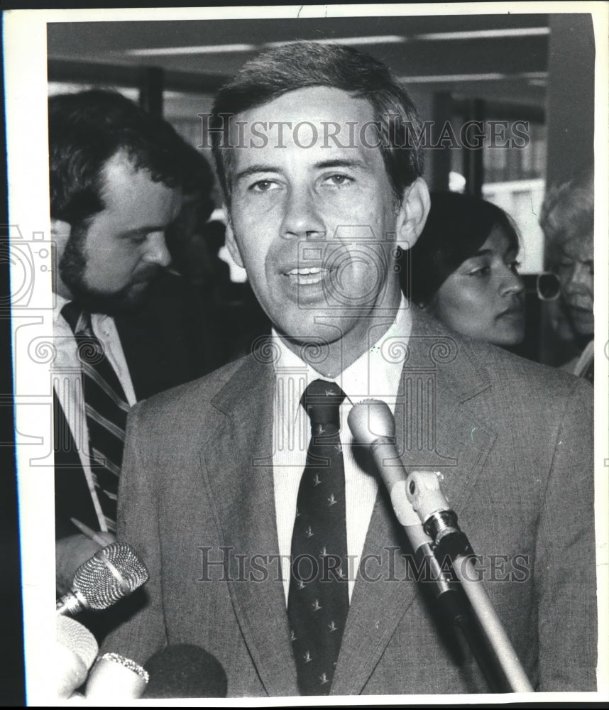 1980 Press Photo Richard Lugar Republican Senator of Indiana in Detroit Michigan - Historic Images