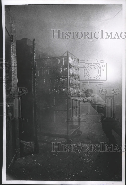 1966 Press Photo William Witte pushes chubs on a rack into an smoking oven-Historic Images