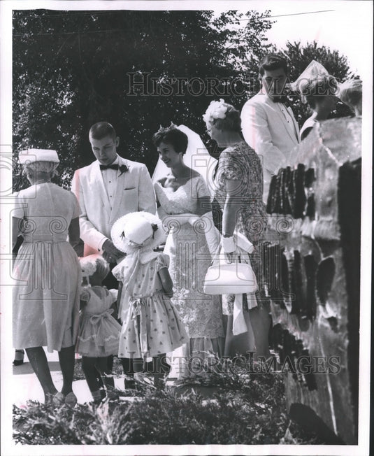 1961 Press Photo 1960 Miss Wisconsin, Karen Fahrenbachy marries Sean Finnegan - Historic Images