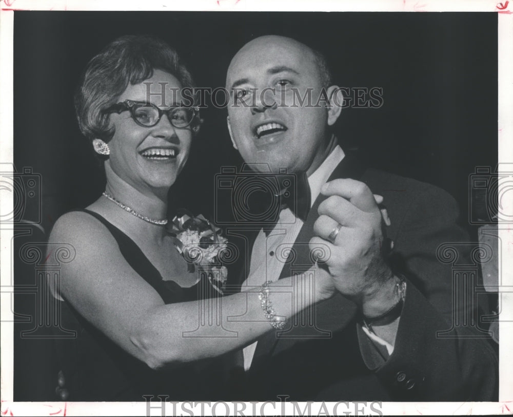 1969 Press Photo Republican Chairman Ody Fish of Hartland Dancing with Wife- Historic Images