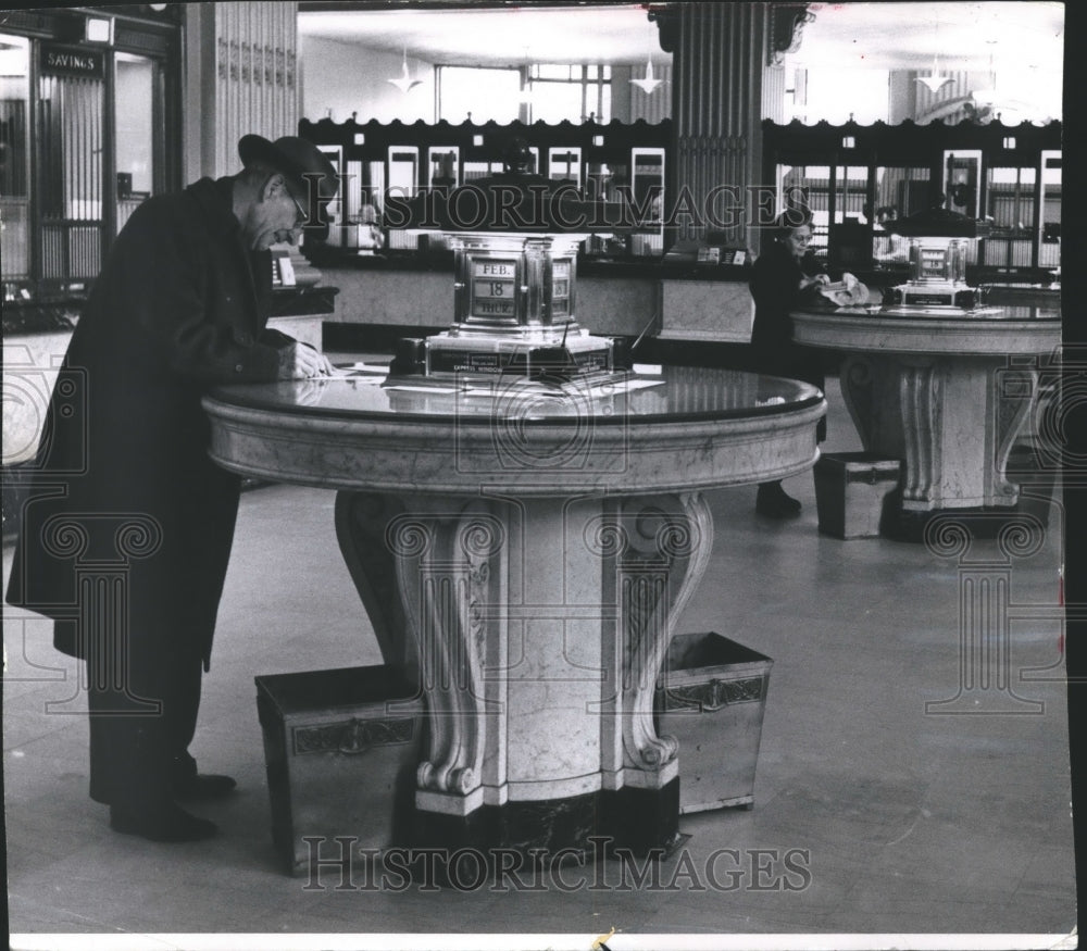 Press Photo First Wisconsin National Bank remodeling - old stands need moving-Historic Images