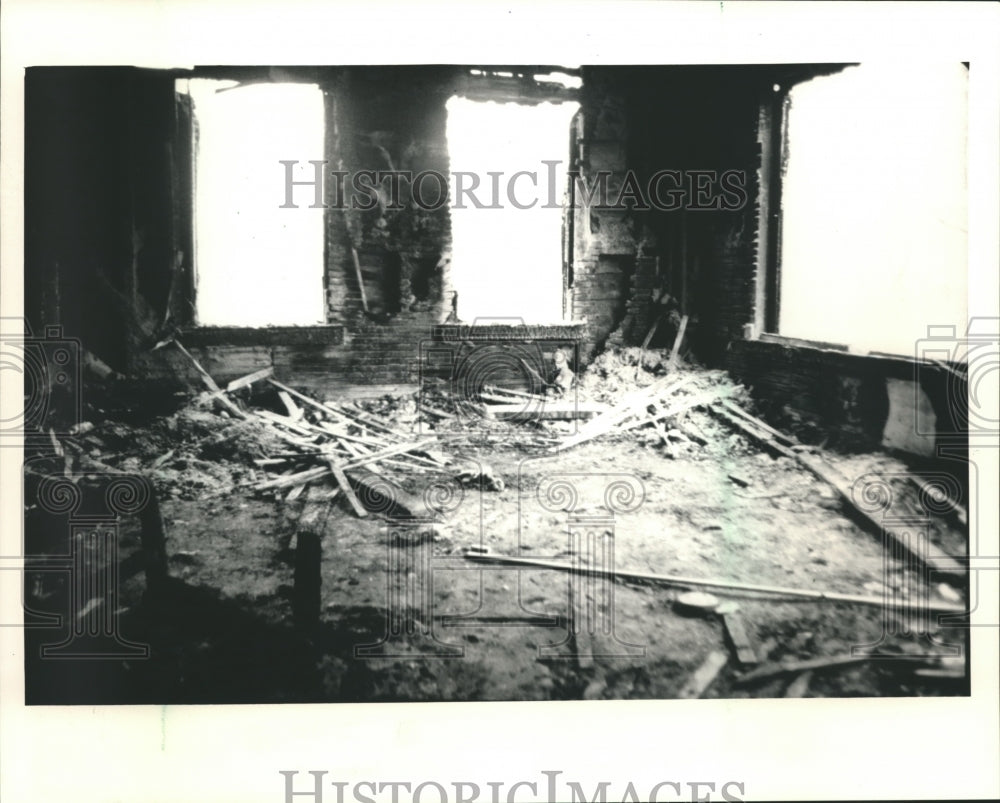 1987 Press Photo Charred Rubble, All That Remain After Home Destroyed By Fire - Historic Images