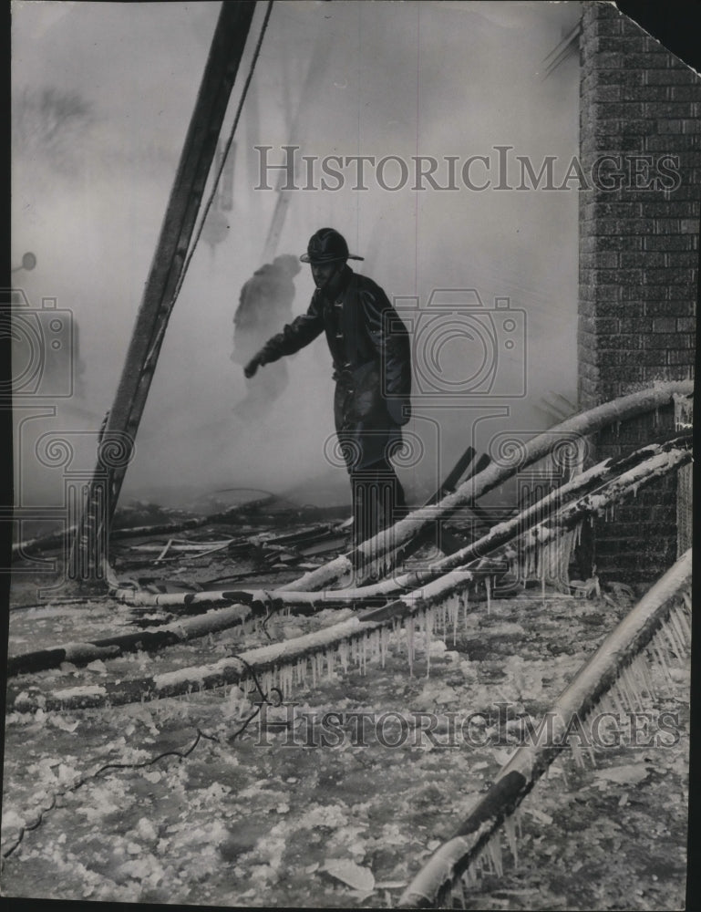 1956 Press Photo Fireman Walks under Ladder at Apartment Fire in Wisconsin - Historic Images