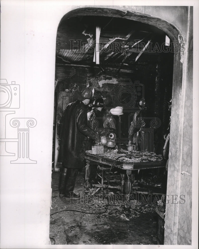 1962 Press Photo Firemen examine the dining room of a burned home, Milwaukee.-Historic Images