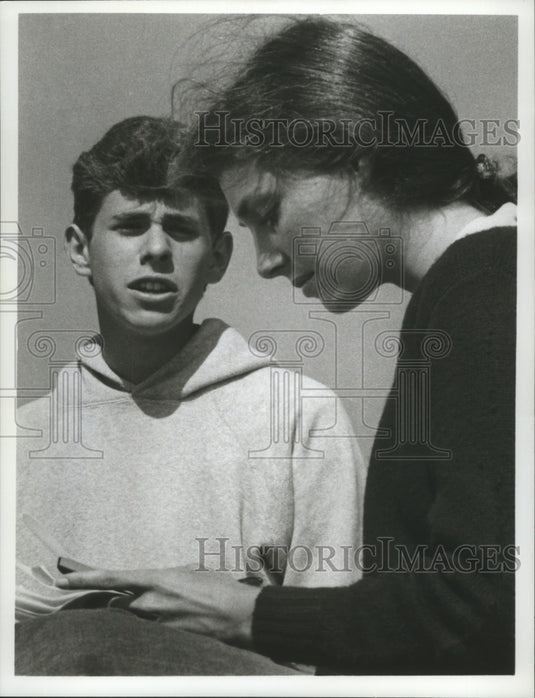 1975 Press Photo Jennifer O'Neill and Gary Grimes star in "Summer of '42" on ABC - Historic Images