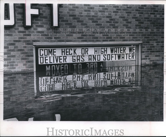 1965 Press Photo Delivery Advertising Sign in La Crosse, Wisconsin during Flood - Historic Images