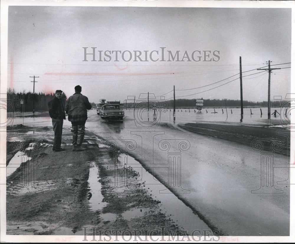 1967 Press Photo Langlade County Flooded on Highways 45 and 47 in Wisconsin - Historic Images