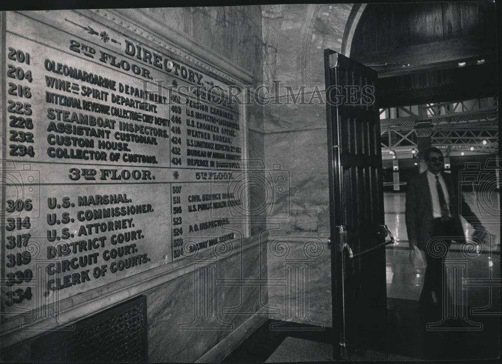 1992 Press Photo Old Federal Building Directory Uncovered during Renovations - Historic Images