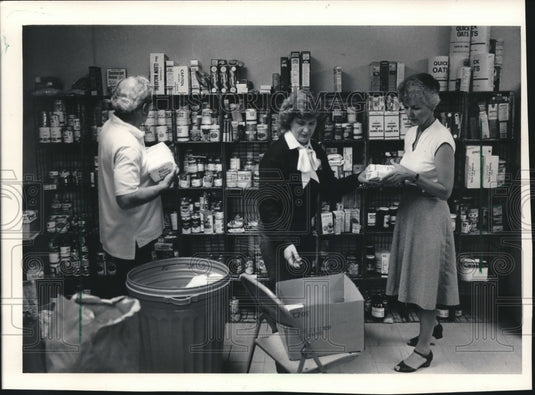 1983 Press Photo St. Bernard's Church Wauwatosa Community Food Pantry - Historic Images