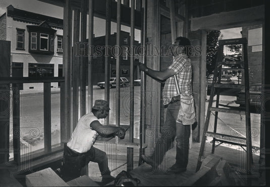 1991 Press Photo Waukesha Food Bank construction Dave Boegel and Dan Hochschild - Historic Images