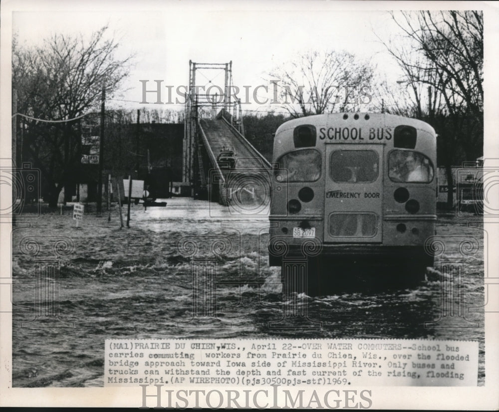 1969 Press Photo Mississippi River, Wisconsin Flood Disaster - mjb16791 - Historic Images