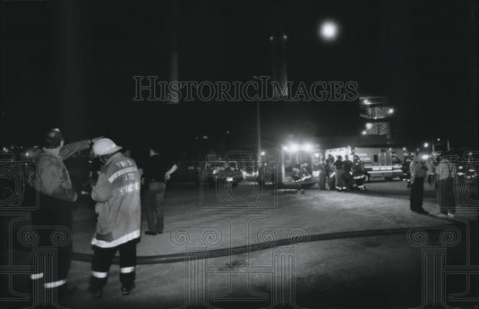 1993 Press Photo Fire, Police and Medcal Teams at Wisconsin Electric Power Fire - Historic Images