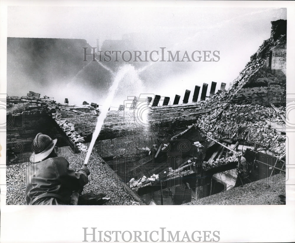 1962 Press Photo Collapsed Plankinton Packing Company, Milwaukee, Wisconsin - Historic Images