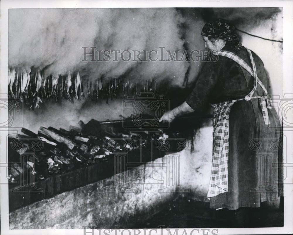 1954 Press Photo Smoking Herrings, Svaneke, Bornholm Island - mjb17147 - Historic Images