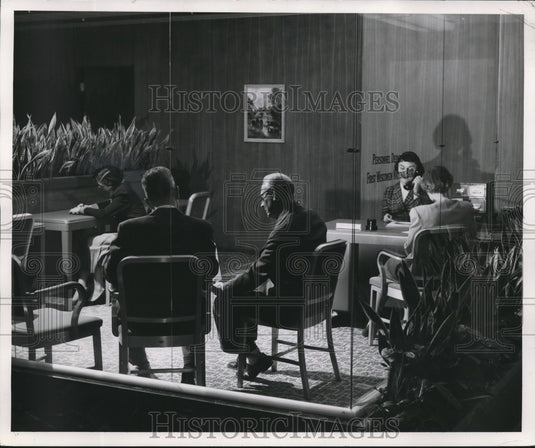 1955 Press Photo Job Applicants in Office of First Wisconsin National Bank - Historic Images