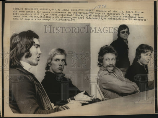 1976 Press Photo Olympic U.S. Men's Alpine Ski Team gather in Innsbruck-Historic Images