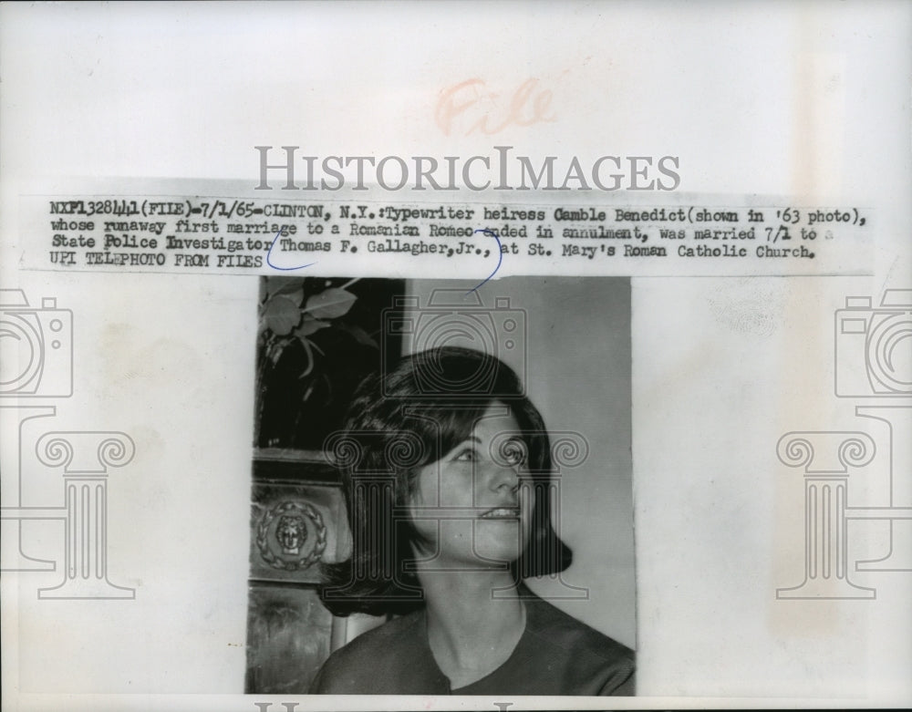 1963 Press Photo Typewriter Heiress Gamble Benedict - mjb17332-Historic Images