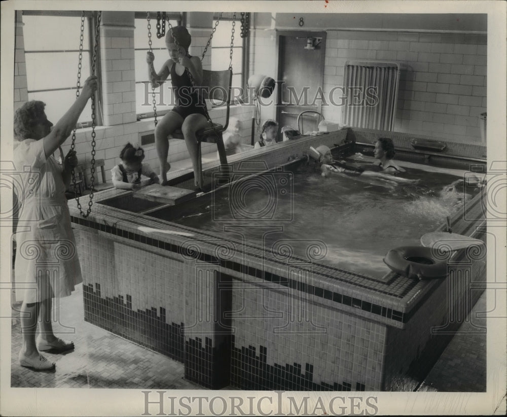 1948 Press Photo Ella Post helps a child into the pool of the Gaenslen School-Historic Images