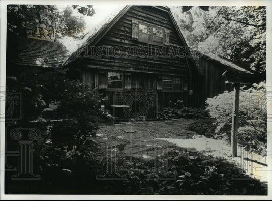 1993 Press Photo Pat and Andy Stella Use Stones and Plantings in their yard - Historic Images