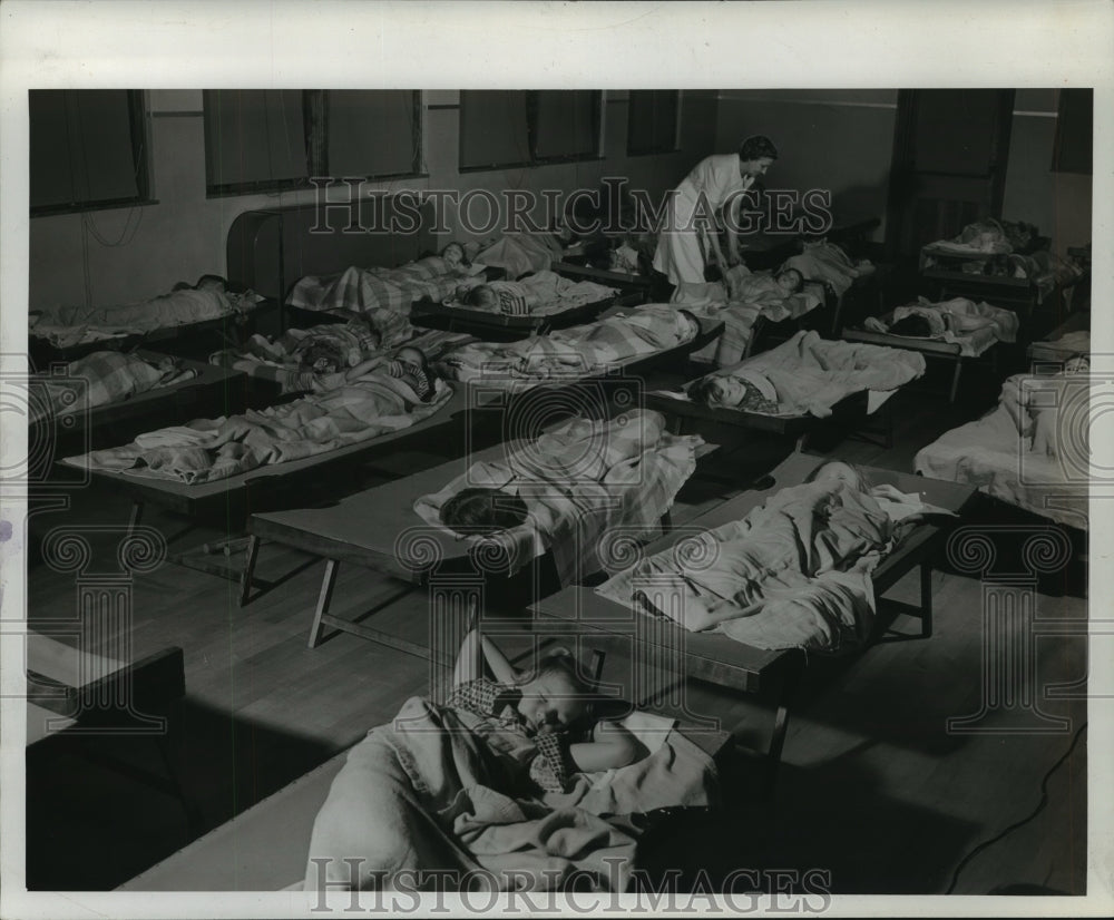 1941 Press Photo Children during naptime at the Gaenslen School - mjb17447-Historic Images