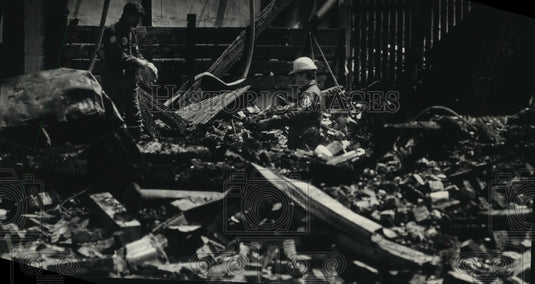 1988 Press Photo Larson's Paint & Wallpaper Fire Remains in Milwaukee, Wisconsin - Historic Images
