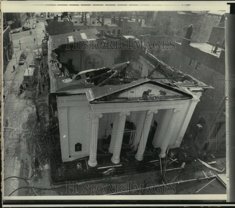 1971 Press Photo Roof Damage to Saint John&#39;s In The Village Episcopal Church - Historic Images