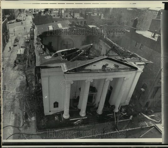 1971 Press Photo Roof Damage to Saint John's In The Village Episcopal Church - Historic Images